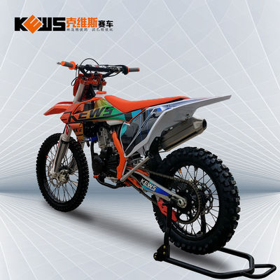 CBS300 Efi ve Karbüratörlü İki Versiyonlu Su Soğutmalı Motor Kırmızı Motokros Bisikleti
