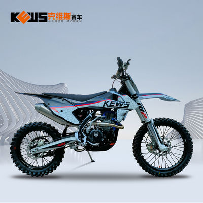Honda NC300S Karbüratörlü ve Yakıt Enjeksiyonlu Hava Soğutmalı Tek Silindirli Motosikletler
