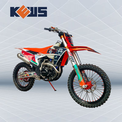 K23 Modeli Enduro Dirt Bikes Zongshen NC300S Su Soğutmalı Dört Zamanlı Kırmızı Ve Siyah Motosikletler