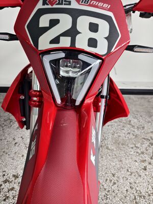 KEWS k28 R-edisyon 4 Zamanlı Enduro Motosikleti, Sıvı Soğutulmuş 4 Zamanlı Motoru 300mm Yer Temizliği ve Çift Büyük Diametreli Diskleri