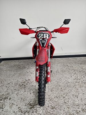 KEWS k28 R-edisyon 4 Zamanlı Enduro Motosikleti, Sıvı Soğutulmuş 4 Zamanlı Motoru 300mm Yer Temizliği ve Çift Büyük Diametreli Diskleri